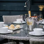 Rockside - Luxury 1 Bedroom With Hot Tub, Location, Parking And Pet Friendly *