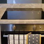 Rockside - Luxury 1 Bedroom With Hot Tub, Location, Parking And Pet Friendly *