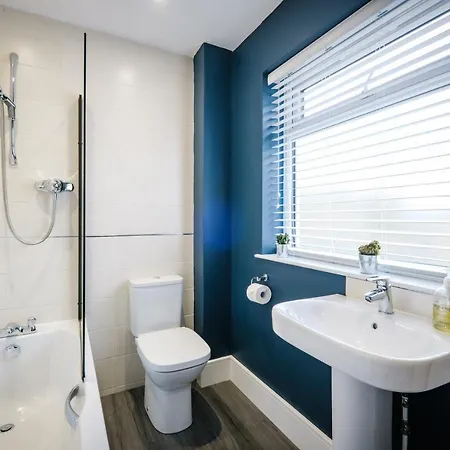 Rockside - Luxury 1 Bedroom With Hot Tub, Location, Parking And Pet Friendly