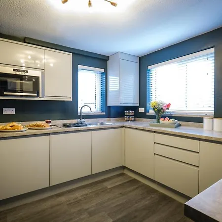 Casa de Férias Rockside - Luxury 1 Bedroom With Hot Tub, Location, Parking And Pet Friendly