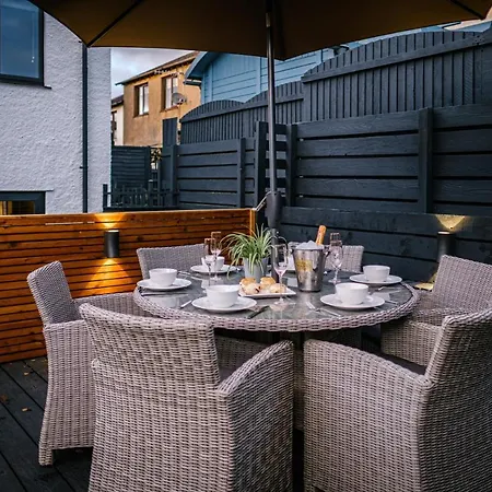 Rockside - Luxury 1 Bedroom With Hot Tub, Location, Parking And Pet Friendly Feriehus