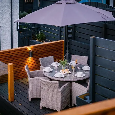 Rockside - Luxury 1 Bedroom With Hot Tub, Location, Parking And Pet Friendly Holiday home