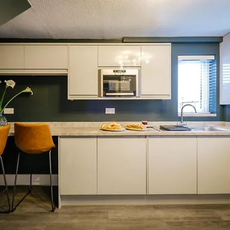 Rockside - Luxury 1 Bedroom With Hot Tub, Location, Parking And Pet Friendly Casa de Férias Windermere