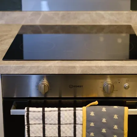 Rockside - Luxury 1 Bedroom With Hot Tub, Location, Parking And Pet Friendly *