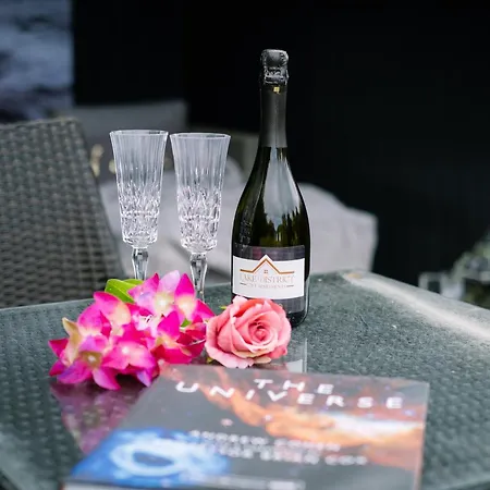 Rockside - Luxury 1 Bedroom With Hot Tub, Location, Parking And Pet Friendly Casa de Férias