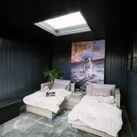 Rockside - Luxury 1 Bedroom With Hot Tub, Location, Parking And Pet Friendly Windermere