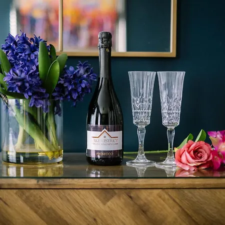 Rockside - Luxury 1 Bedroom With Hot Tub, Location, Parking And Pet Friendly Windermere