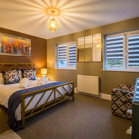 Rockside - Luxury 1 Bedroom With Hot Tub, Location, Parking And Pet Friendly Casa de Férias Windermere