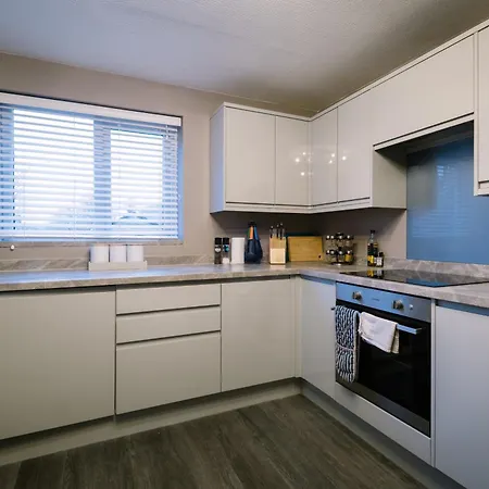 Rockside - Luxury 1 Bedroom With Hot Tub, Location, Parking And Pet Friendly *