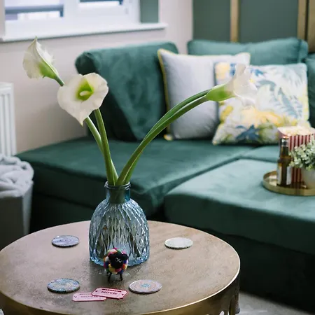 Rockside - Luxury 1 Bedroom With Hot Tub, Location, Parking And Pet Friendly *