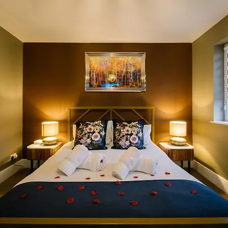 Rockside - Luxury 1 Bedroom With Hot Tub, Location, Parking And Pet Friendly Casa de Férias