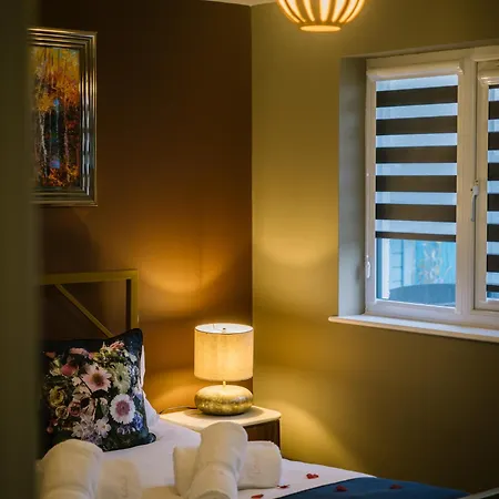 Rockside - Luxury 1 Bedroom With Hot Tub, Location, Parking And Pet Friendly Casa de Férias Windermere