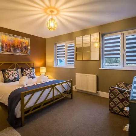 Сasa de vacaciones Rockside - Luxury 1 Bedroom With Hot Tub, Parking, Pet Friendly And Use Of Off Site Pool And Gym Facilties Windermere