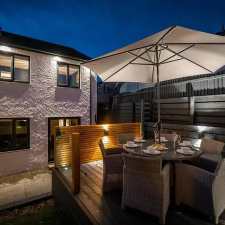 Rockside - Luxury 1 Bedroom With Hot Tub, Parking, Pet Friendly And Use Of Off Site Pool And Gym Facilties Windermere