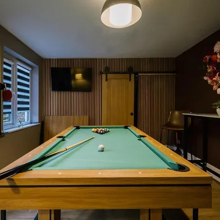 Rockside - Luxury 1 Bedroom With Hot Tub, Parking, Pet Friendly And Use Of Off Site Pool And Gym Facilties *