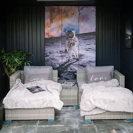 Rockside - Luxury 1 Bedroom With Hot Tub, Parking, Pet Friendly And Use Of Off Site Pool And Gym Facilties
