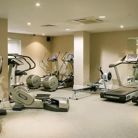 Rockside - Luxury 1 Bedroom With Hot Tub, Parking, Pet Friendly And Use Of Off Site Pool And Gym Facilties Windermere
