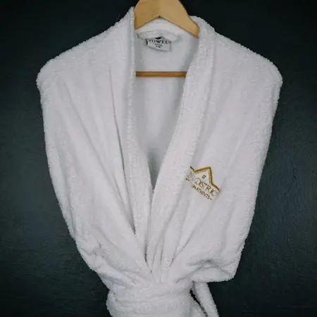 Rockside - Luxury 1 Bedroom With Hot Tub, Parking, Pet Friendly And Use Of Off Site Pool And Gym Facilties *