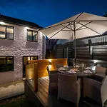 Rockside - Luxury 1 Bedroom With Hot Tub, Location, Parking And Pet Friendly * 温德米尔