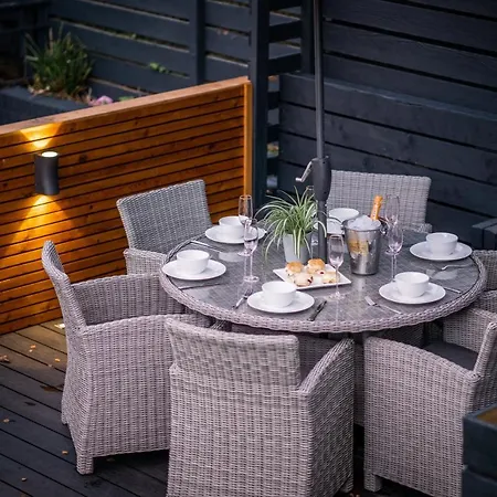 Rockside - Luxury 1 Bedroom With Hot Tub, Location, Parking And Pet Friendly Ferienhaus