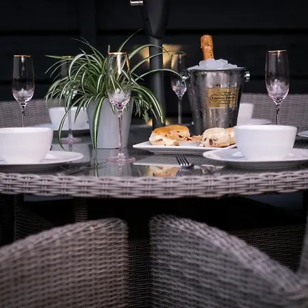 Ferienhaus Rockside - Luxury 1 Bedroom With Hot Tub, Location, Parking And Pet Friendly