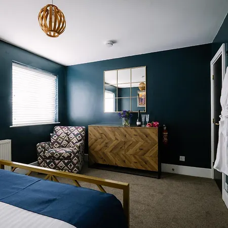 Rockside - Luxury 1 Bedroom With Hot Tub, Location, Parking And Pet Friendly Ferienhaus *