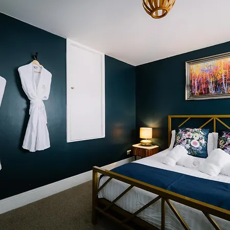 Rockside - Luxury 1 Bedroom With Hot Tub, Location, Parking And Pet Friendly