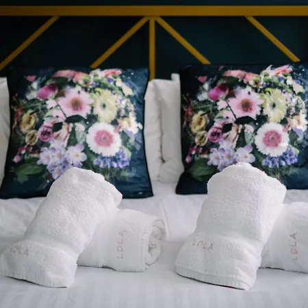 Ferienhaus Rockside - Luxury 1 Bedroom With Hot Tub, Location, Parking And Pet Friendly