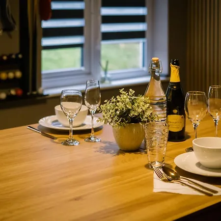 Ferienhaus Rockside - Luxury 1 Bedroom With Hot Tub, Location, Parking And Pet Friendly Windermere