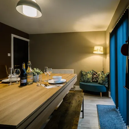 Rockside - Luxury 1 Bedroom With Hot Tub, Location, Parking And Pet Friendly Ferienhaus *